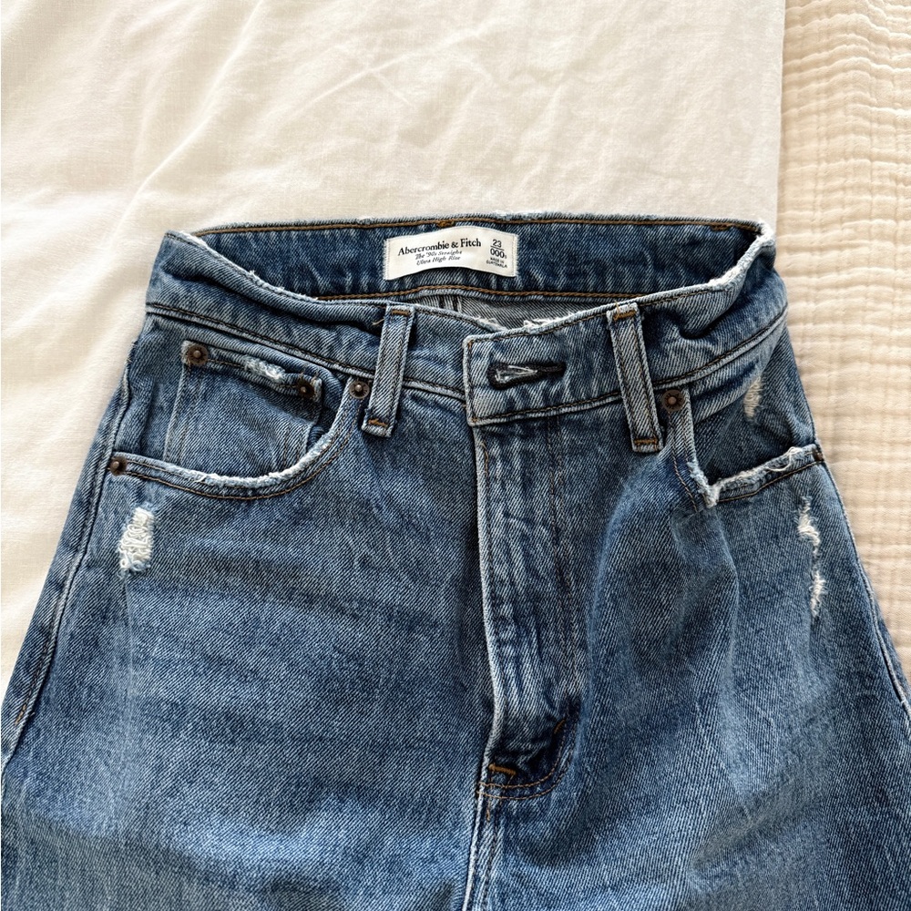 Abercrombie & Fitch 90’s Straight Ultra High Rise Distressed Denim Jeans